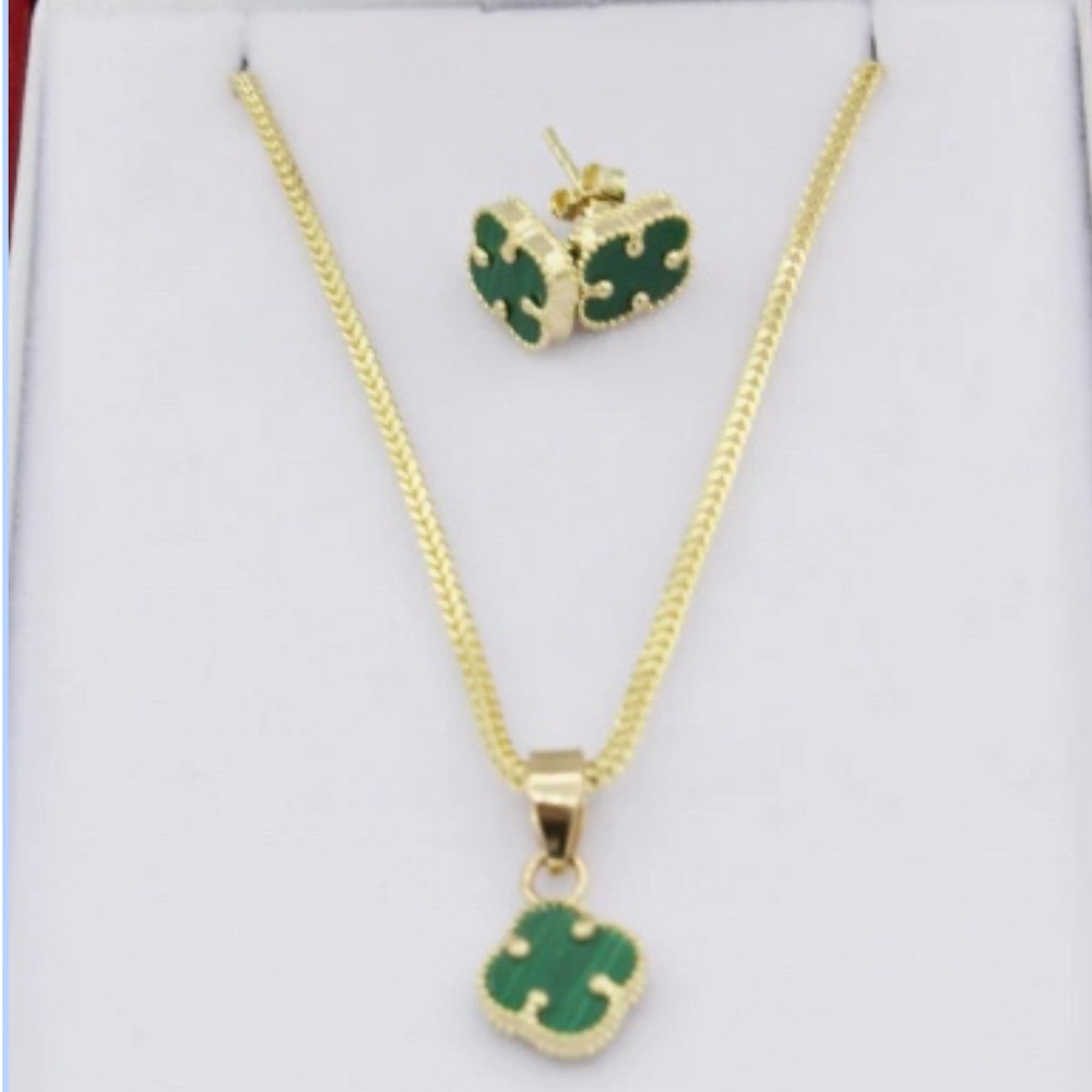 Gold and Green Clover Necklace with Pendant